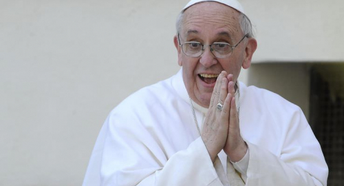 Papa Francesco decide di donare ai poveri tutto l’oro del Vaticano